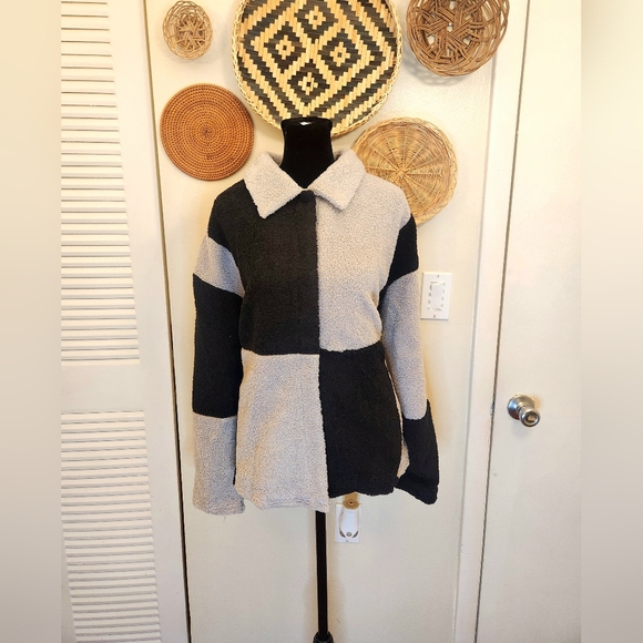 Black And Gray Colorblock Sherpa Jacket - Picture 3 of 7